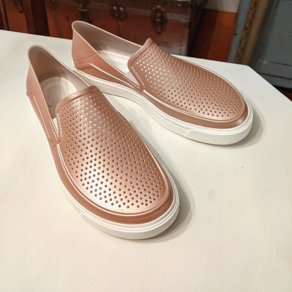 Crocs Loafers sz 9 - Women's Citilane Roka Slip-On Flat